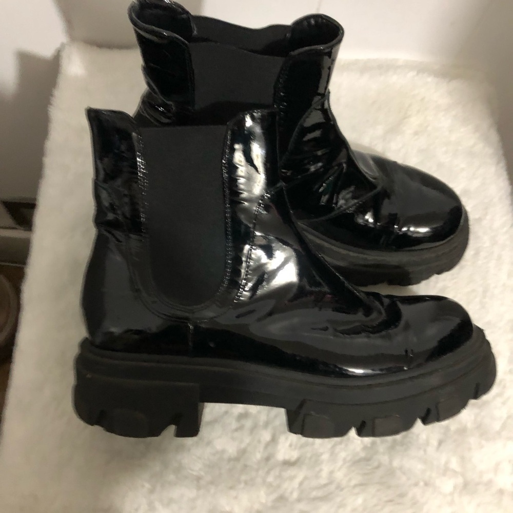 Women’s Patent Faux Leather Boots. Size 39. - Picture 2 of 4